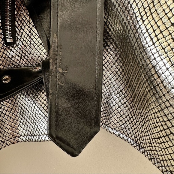 Kate Hewko-Metallic Fine Print Snake Skin Faux Cropped Moto Jacket (Large) - Picture 14 of 16